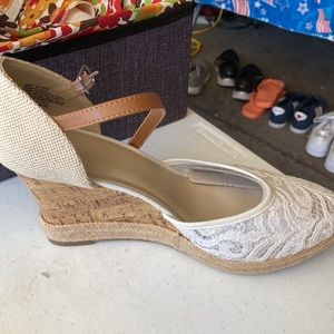 Apt 9 brand new size 10 sandals